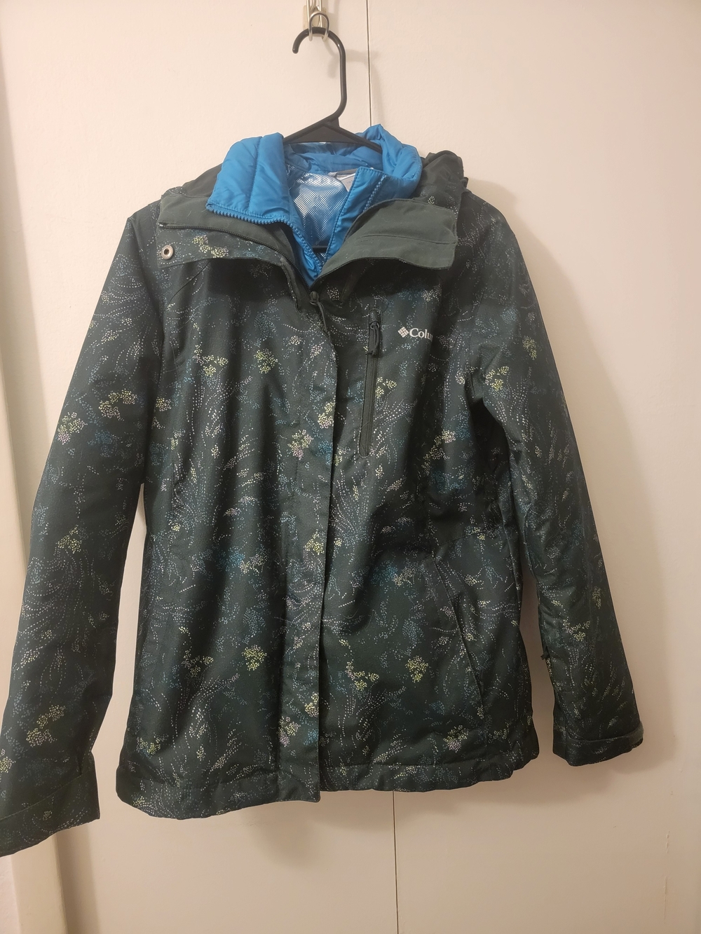 Columbia Women’s Dark Green Floral Ski Jacket with Bright Blue Liner